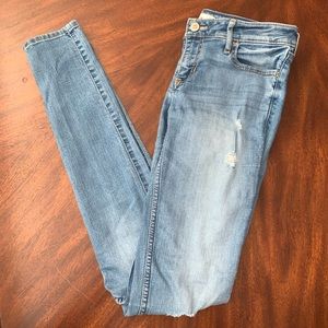 Light wash denim ripped jeans from American Eagle
